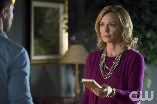 ARROW: "Betrayal" S1E13