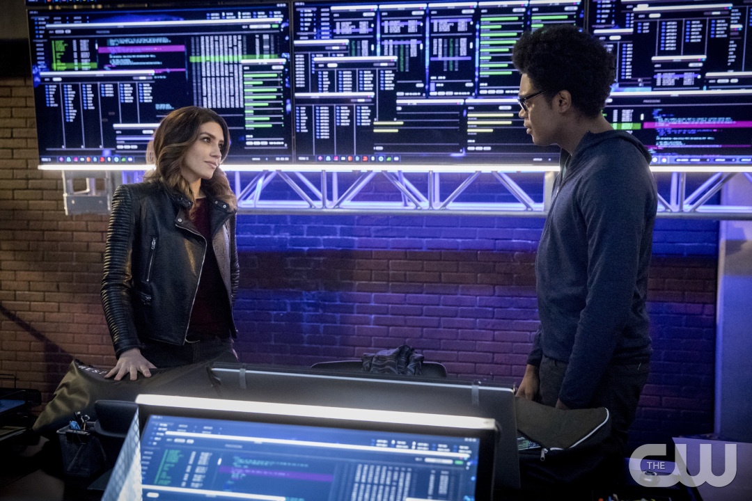 Arrow Photos Stephen Amell Brothers In Arms