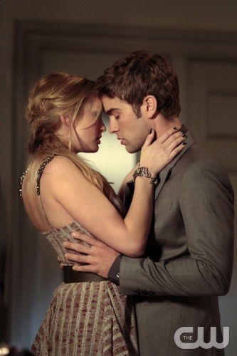 "'I Am Number Nine" GOSSIP GIRL Pictured (L-R) Kaylee DeFer as Charlotte 'Charlie' Rhodes and Chace Crawford as Nate Archibald PHOTO CREDIT: GIOVANNI RUFINO/&copy;2011 The CW Network, LLC. All Rights Reserved