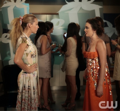 "All The Pretty Sources" GOSSIP GIRL Pictured (L-R) Blake Lively as Serena Van Der Woodsen and Leighton Meester as Blair Waldorf PHOTO CREDIT:  GIOVANNI RUFINO/THE CW &copy; 2011 THE CW Network, LLC.  All Rights Reserved.