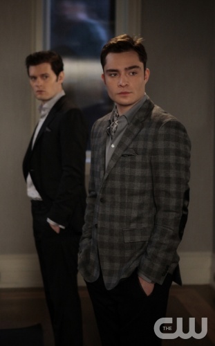 "The End Of The Affair" GOSSIP GIRL Pictured (L-R) Hugo Becker as Louis and Ed Westwick as Chuck Bass PHOTO CREDIT:  GIOVANNI RUFINO/THE CW © 2011 THE CW Network, LLC.  All Rights Reserved.