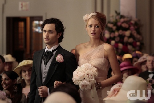 "G.G." - Penn Badgley as Dan Humphrey and Blake Lively as Serena Van Der Woodsen in GOSSIP GIRL on The CW.  Photo: Giovanni Rufino/The CW©2011 The CW Network, LLC. All Rights Reserved.