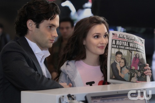 "THE BACKUP DAN" GOSSIP GIRL Pictured (L-R)   Penn Badgley as  Dan Humphrey and Leighton Meester as Blair Waldorf  PHOTO CREDIT:  GIOVANNI RUFINO/THE CW © 2011 THE CW Network, LLC.  All Rights Reserved.