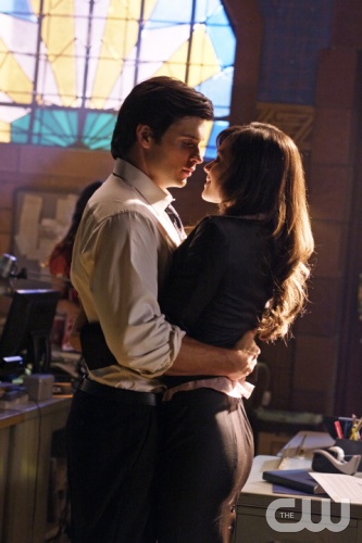 Tom Welliing as Clark Kent and Erica Durance as Lois Lane in Smallville 