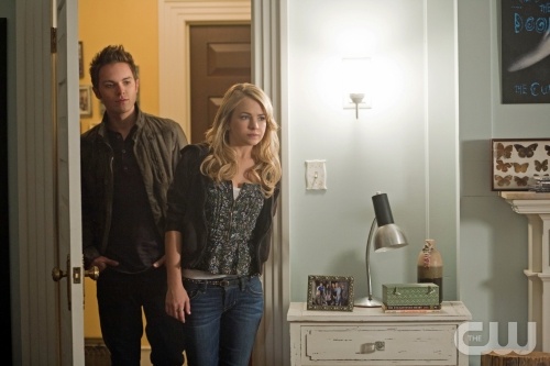 "Heather" -- (L-R): Thomas Dekker as Adam and Britt Robertson as Cassie in The Secret Circle on The CW.   Photo: Sergei Bachlakov/The CW  ©2011 The CW Network, LLC. All Rights Reserved