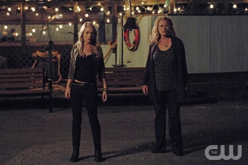 "Slither" -- (L-R): Britt Robertson as Cassie and Ashley Crow as Jane in The Secret Circle on The CW.  Photo: Sergei Bachlakov/The CW ©2011 The CW Network, LLC. All Rights Reserved