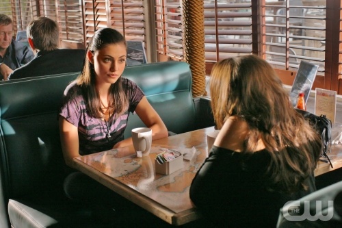 "Wake"  Pictured (L-R): Phoebe Tonkin as Faye and Jessica Parker Kennedy as Melissa.  David Gray/The CW  © 2011 The CW Network, LLC. All rights reserved.