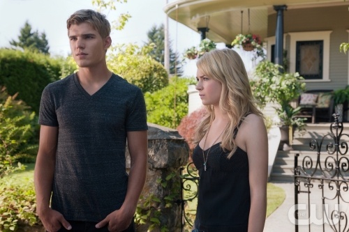 "Wake"  Pictured (L-R):Chris Zylka as Jake and Britt Robertson as Cassie.  Liane Hentscher/The CW  © 2011 The CW Network, LLC. All rights reserved.