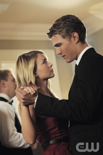 "Balcoin" -- Pictured (L-R): Britt Robertson as Cassie and Chris Zylka as Jake in The Secret Circle on The CW.  Photo: Sergei Bachlakov/The CW ©2011 The CW Network, LLC. All Rights Reserved