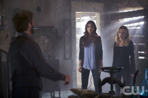 "Family" -- Pictured (L-R): Joe Lando as John Blackwell (back to camera), Shelley Hennig as Diana, and Britt Robertson as Cassie in The Secret Circle on The CW. Photo: Marcel Williams/The CW ©2012 The CW Network. All Rights Reserved.