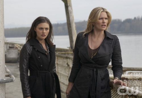 "Family" -- Pictured (L-R): Phoebe Tonkin as Faye and Natasha Henstridge as Dawn in The Secret Circle on The CW. Photo: Marcel Williams/The CW ©2012 The CW Network. All Rights Reserved.