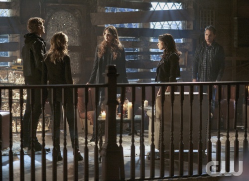 "Family" -- Pictured (L-R): Chris Zylka as Jake, Britt Robertson as Cassie, Shelley Hennig as Diana, Jessica Parker Kennedy as Melissa, and Thomas Dekker as Adam in The Secret Circle on The CW. Photo: Marcel Williams/The CW ©2012 The CW Network. All Rights Reserved.