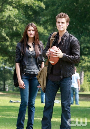 "Friday Night Bites" - Nina Dobrev as Elena, Paul Wesley as Stefan in THE VAMPIRE DIARIES on The CW.  Photo: Quantrell Colbert/The CW  ©2009 The CW Network, LLC. All Rights Reserved.