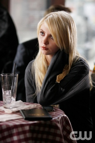 http://images.cwtv.com/images/c/photo-gallery/gossip-girl/00573120361.jpg