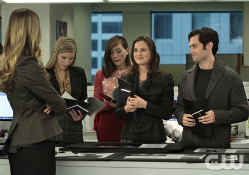 "Damian Darko" Pictured (L-R) Caitlin Fitzgerald as Epperly Lawrence, Leighton Meester as Blair Waldorf and Penn Badgley as Dan Humphrey in GOSSIP GIRL on THE CW. PHOTO CREDIT: Giovanni Rufino/ THE CW &copy;2010 The CW Network, LLC. All Rights Reserved