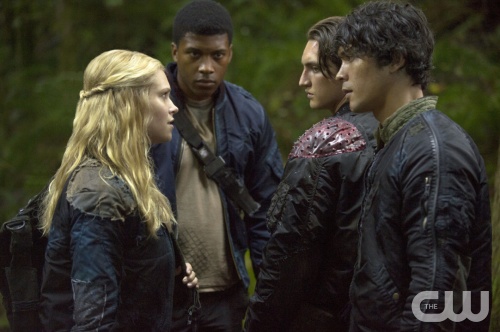 The 100 --  "Earth Skills" -- Image: HU102b_0576 -- Pictured (L-R): Eliza Taylor as Clarke, Eli Goree as Wells, Richard Harmon as Murphy, and Bob Morley as Bellamy -- Photo: Cate Cameron/The CW -- © 2014 The CW Network, LLC. All Rights Reserved. 